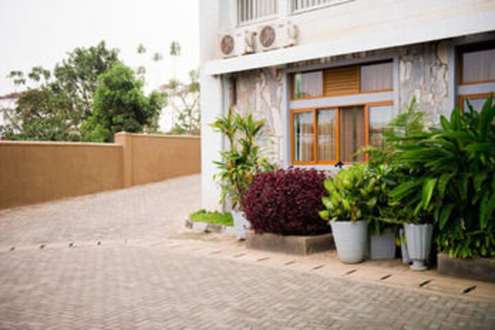 Hotel Exterior 6 of 22