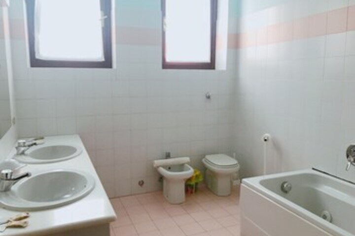 Room 2 of 11