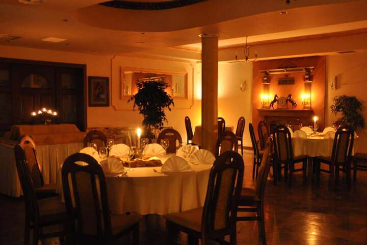 Dining 52 of 56