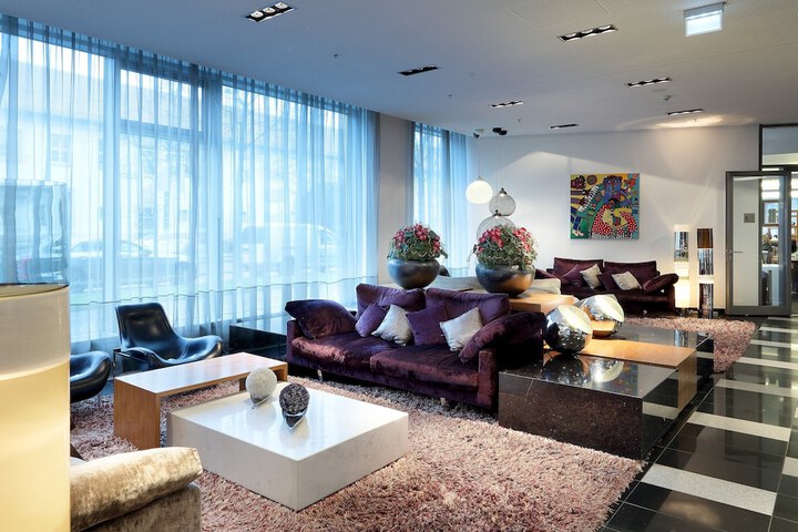 Guest Lobby