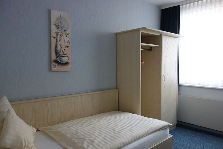 Room 9 of 50