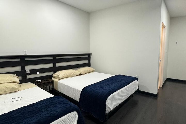 Room 10 of 16
