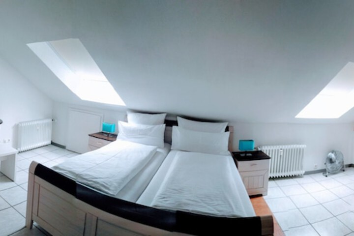 Room 3 of 21