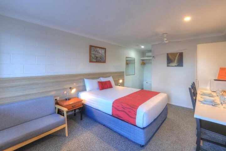 Room 3 of 18