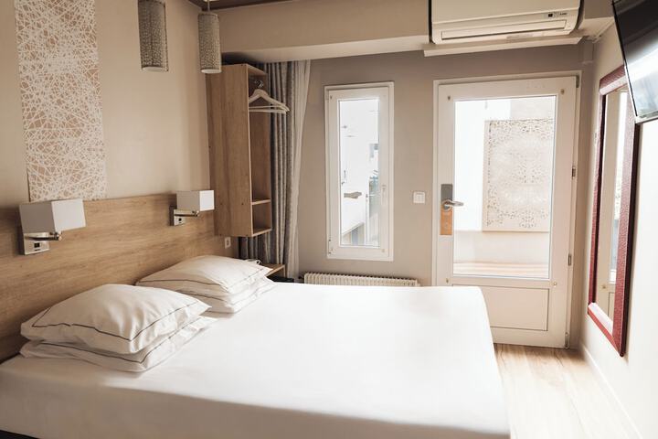 Room 4 of 37