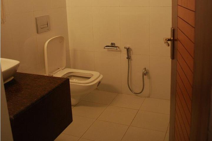 Room 1 of 6