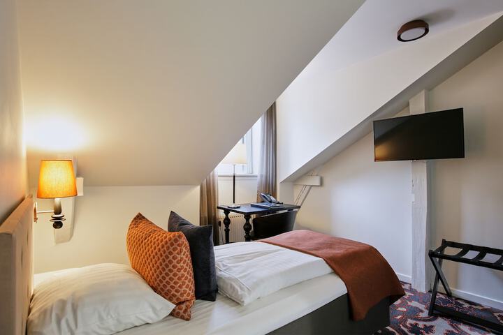 Room 17 of 43