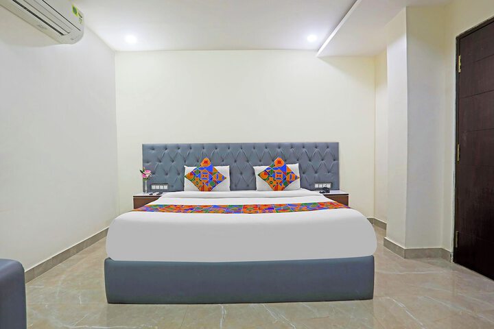 Room 10 of 31