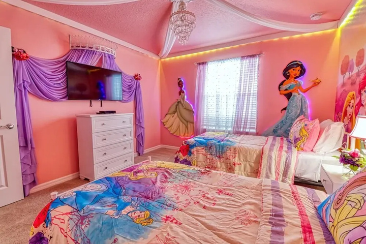 Room 5 of 28