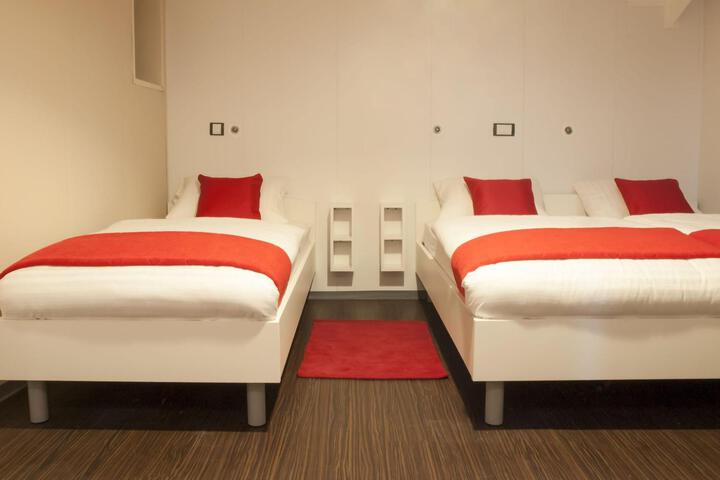 Room 73 of 146