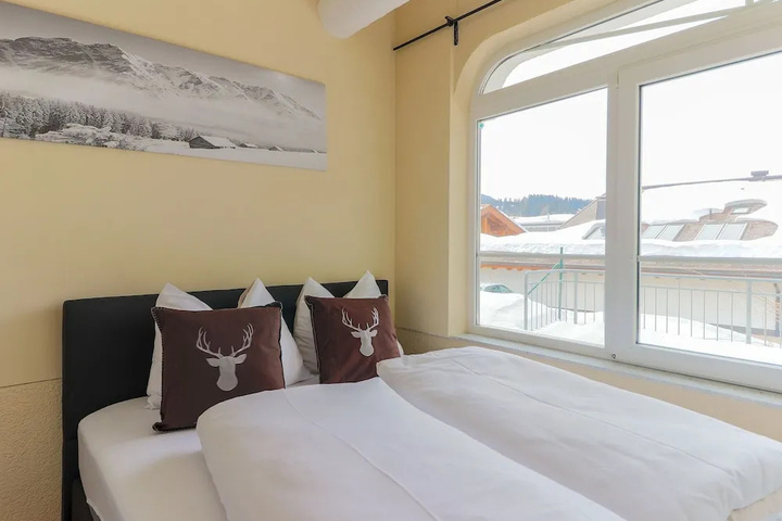Room 4 of 14