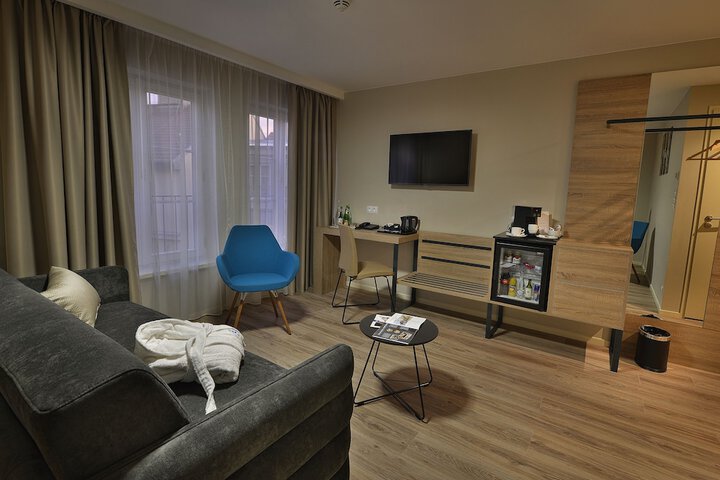 Room 9 of 43