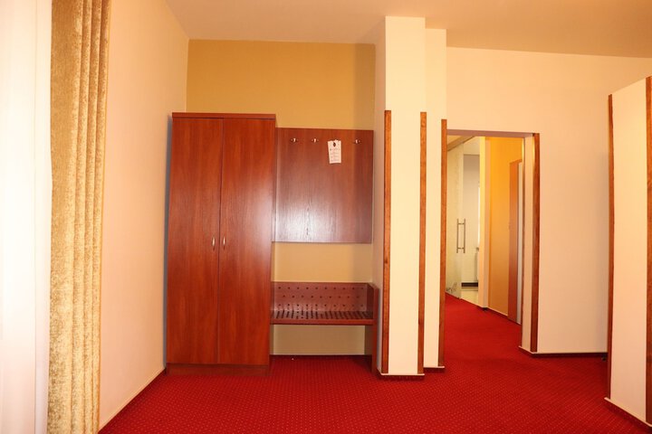 Room 5 of 45