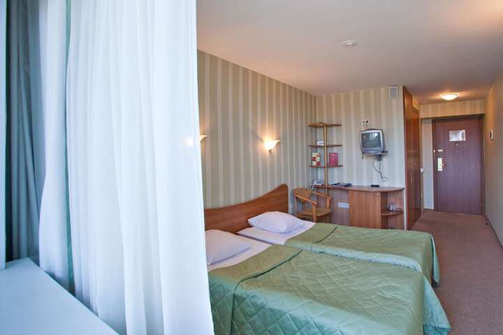 Room 4 of 24