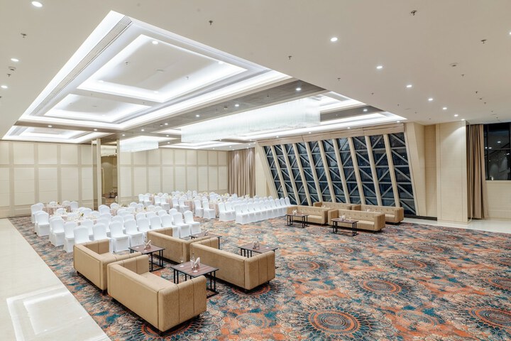 Ballroom/Hall 30 of 39