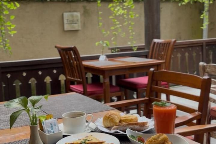 Breakfast/Coffee Service 109 of 114