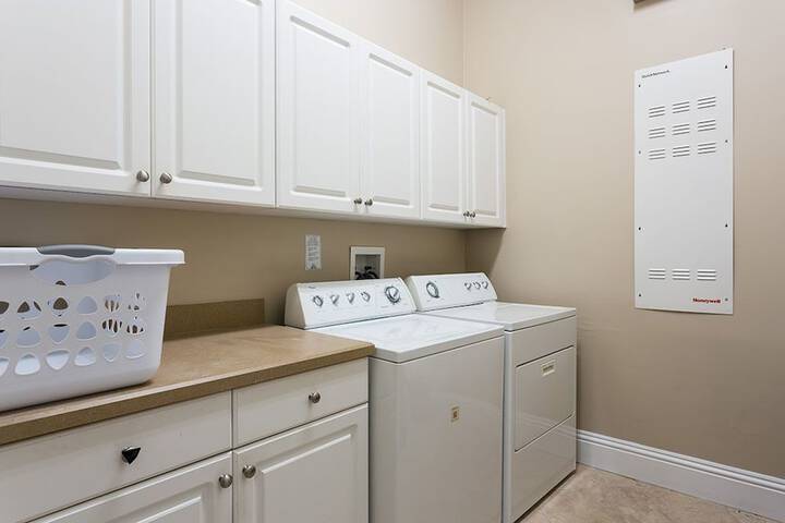 Laundry 10 of 36