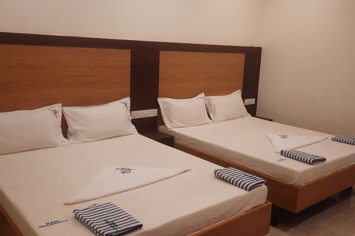 Room 4 of 10