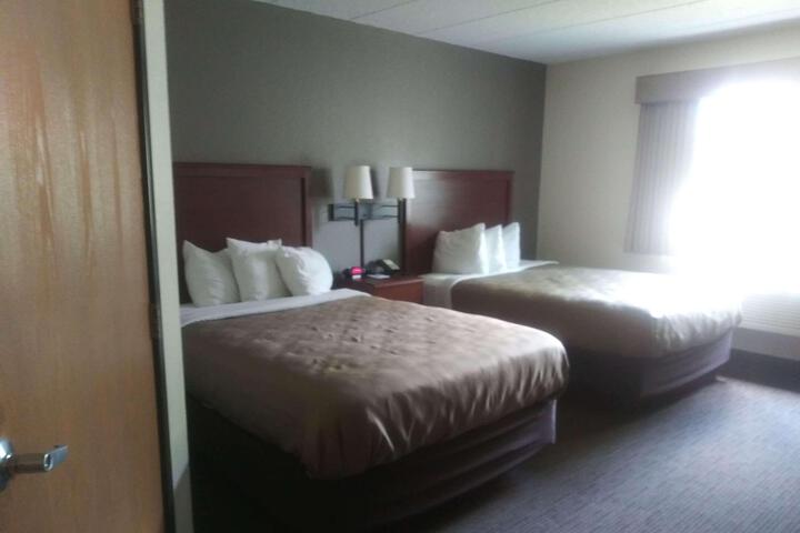 2 Queen Beds (1 of 6)
