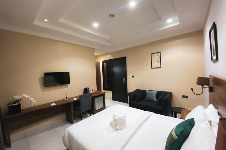 Room 8 of 37