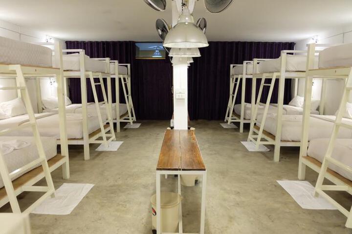 Room 4 of 5