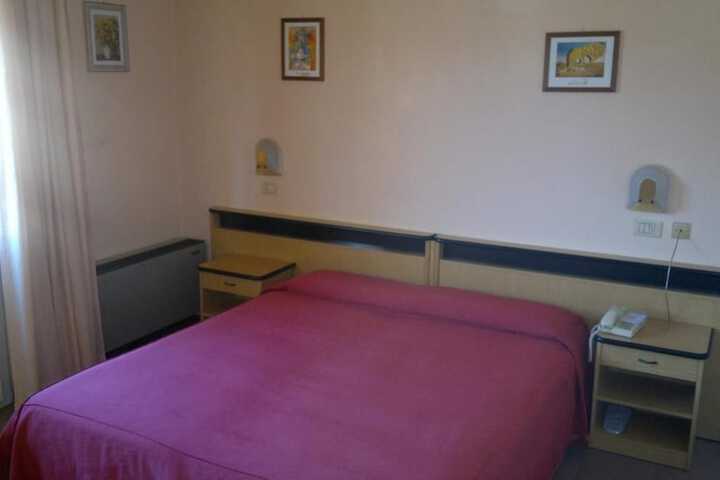 Room 8 of 34