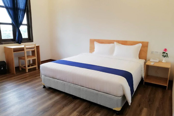 Room 10 of 33