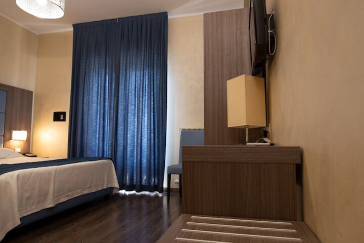 Room 6 of 53