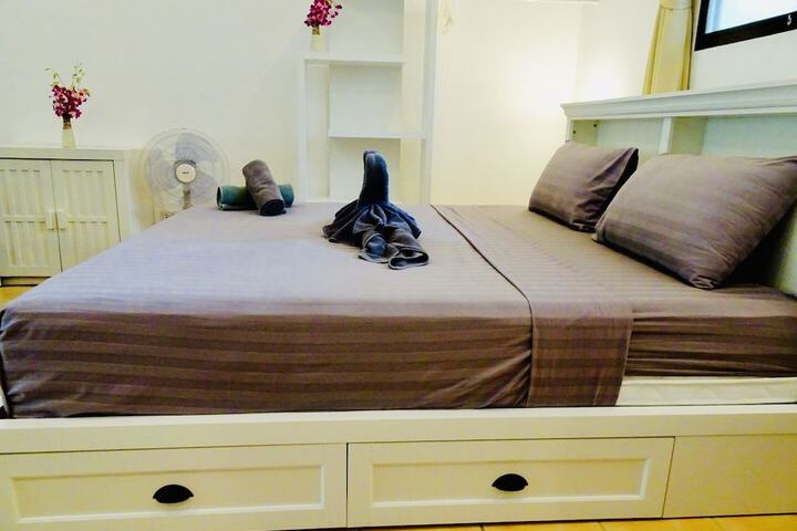 Room 28 of 296
