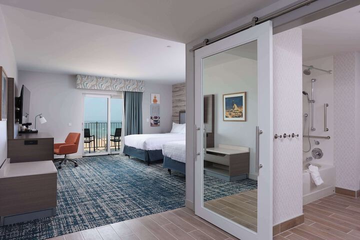 2 Queen Beds with Refrigerator (8 of 9)