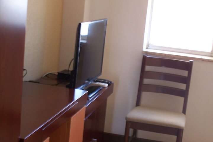 Room 6 of 15
