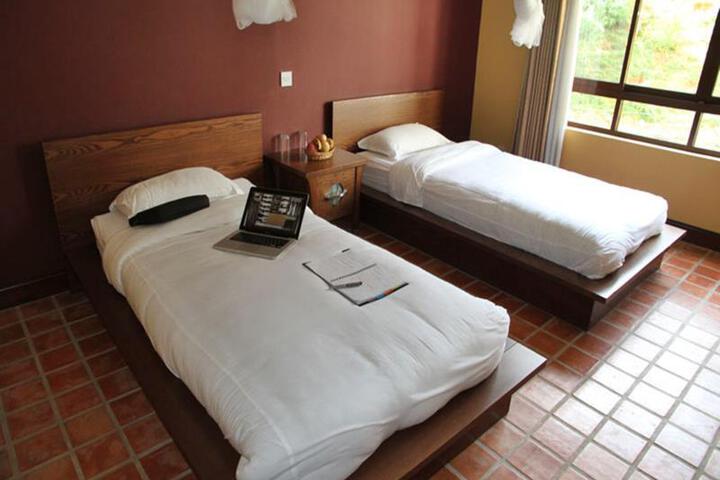 Room 5 of 5