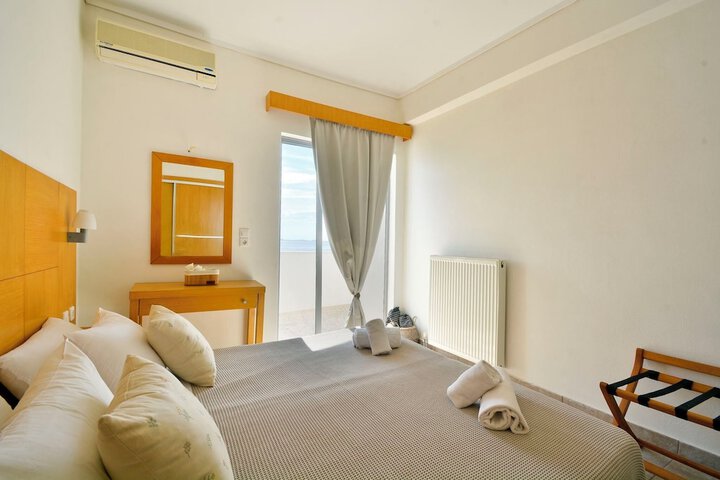Room 6 of 18