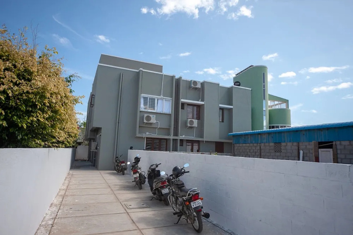 OYO 24052 Flagship Covelong Residency