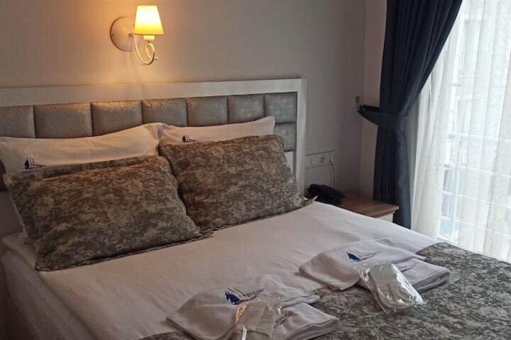 Room 2 of 10