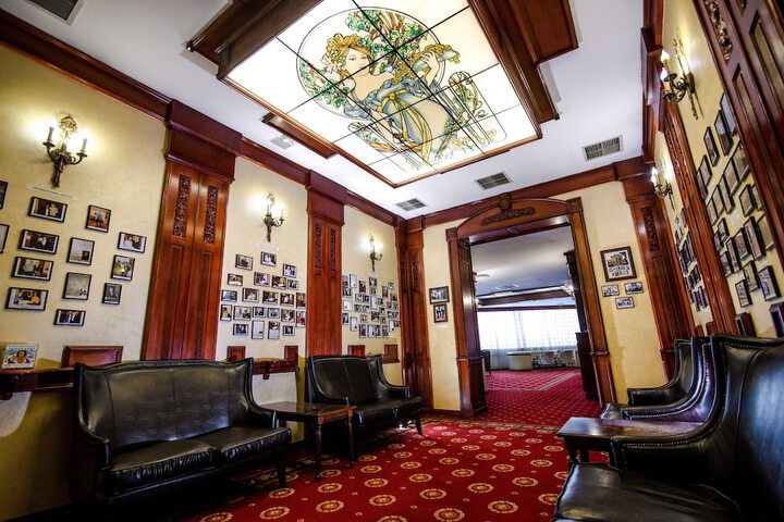 Ballroom/Hall 62 of 78