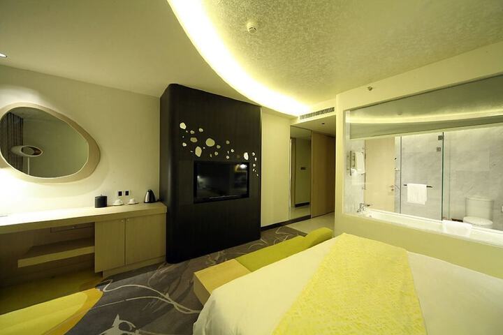 Room 12 of 33