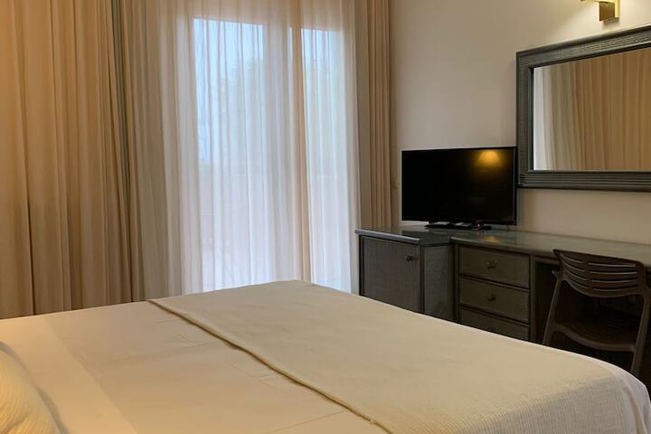 Room 27 of 102