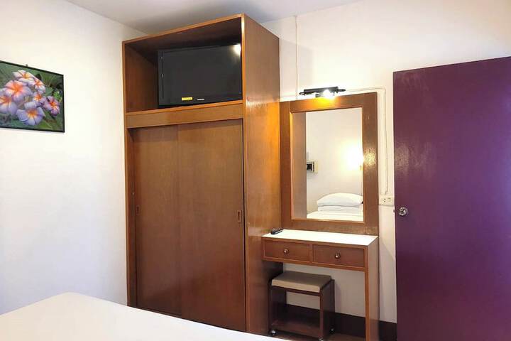 Room 14 of 196
