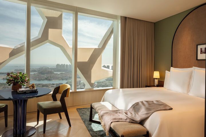 Room 33 of 208