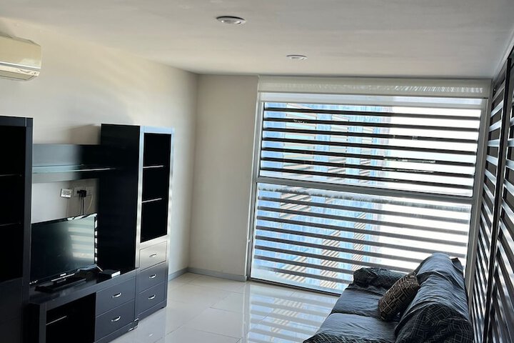 Room 12 of 27