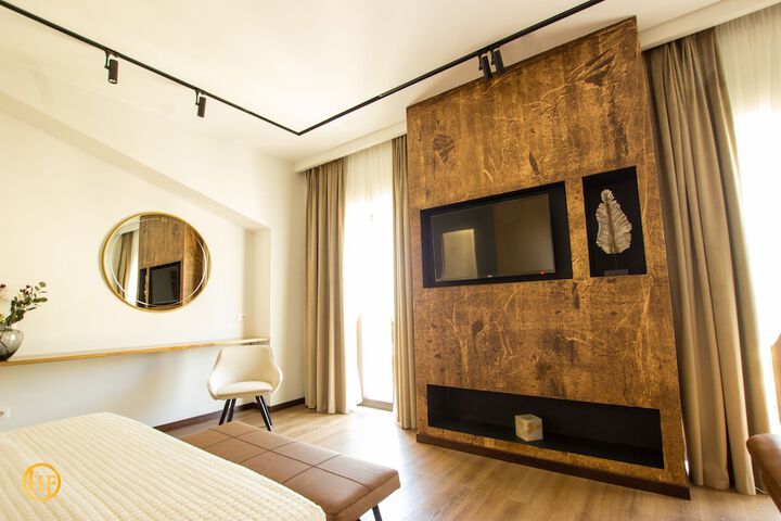Room 6 of 30