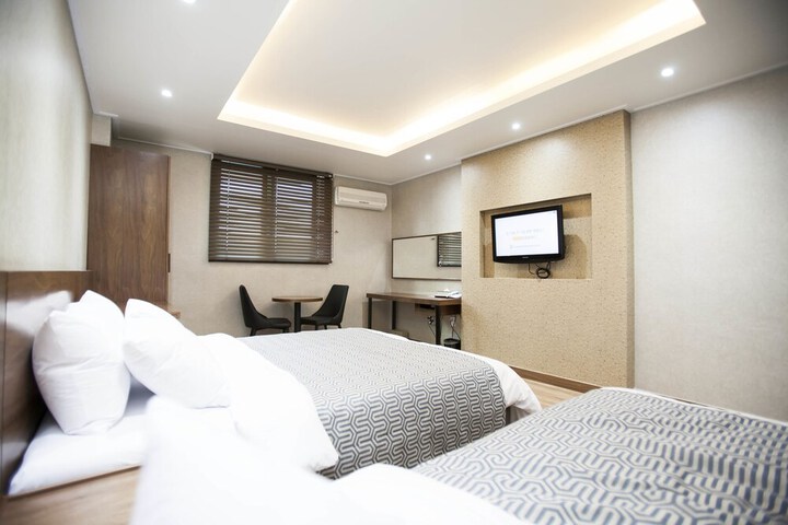 Room 19 of 119