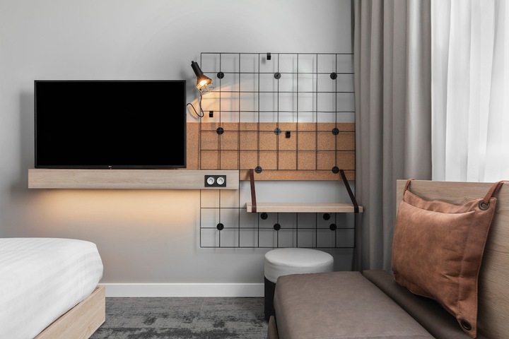 Room 16 of 37