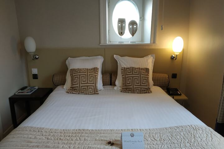 Room amenity