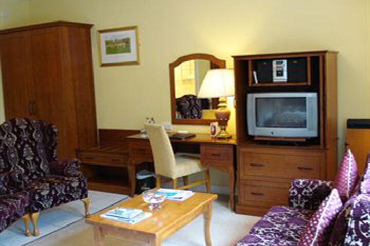 Room 12 of 16