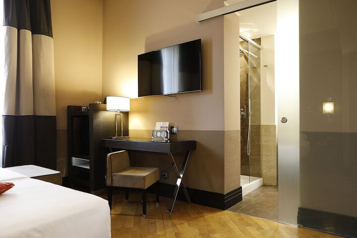 Room 33 of 79