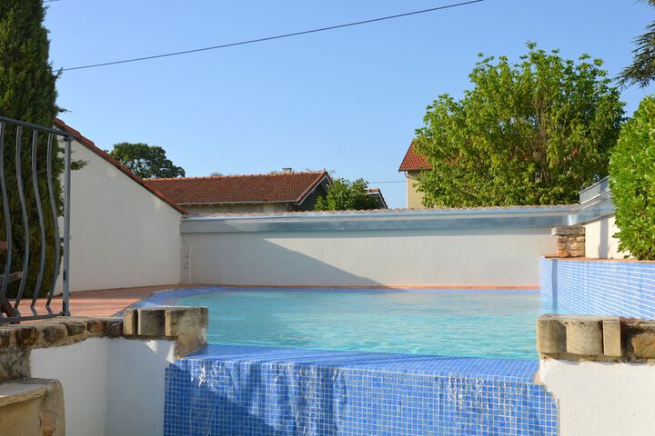 Pool 13 of 25