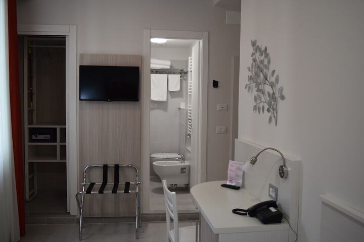Room 6 of 50