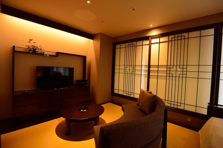 Room 27 of 76
